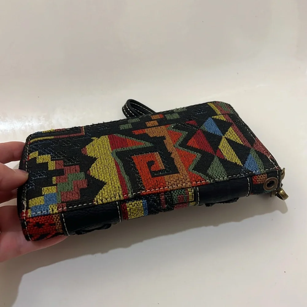 Montana‎ West Aztec Southwestern black multicolored embroidered w suede wristlet
